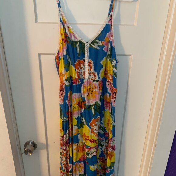 Beach dress. - Picture 1 of 2